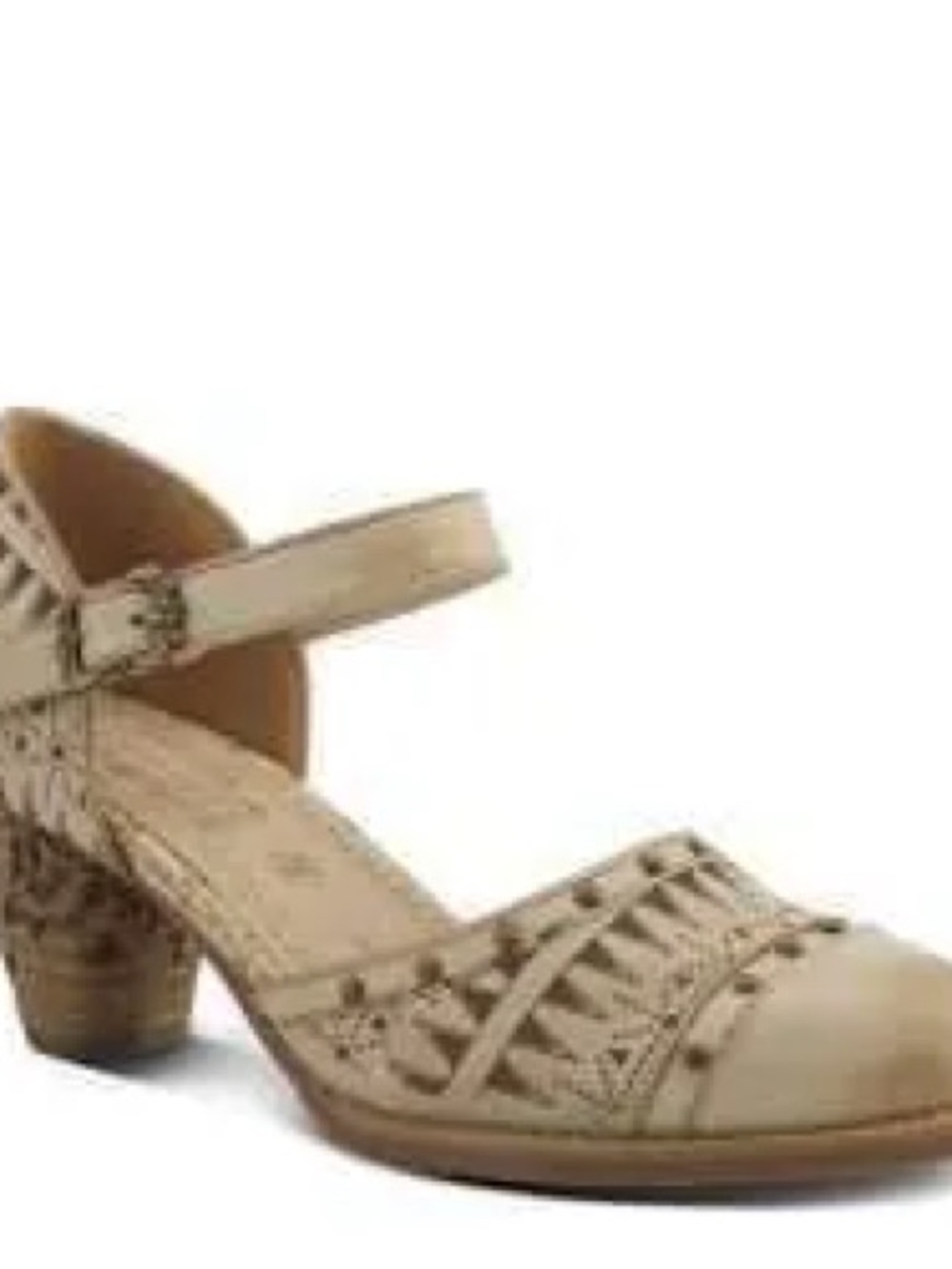 L’Artiste Closed Toe Shoe